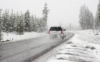 How To Handle a Rear-Wheel Drive Truck In The Snow [Infographic]