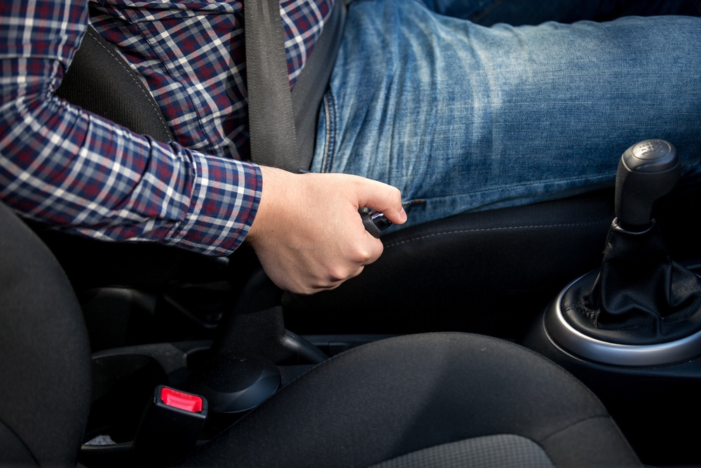 Pulling the handbrake 